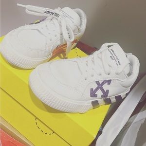 Off white toddler 9.5c